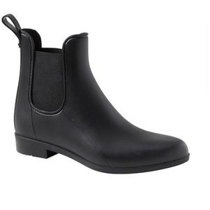 NWT Banana Republic black short Chelsea rainboots